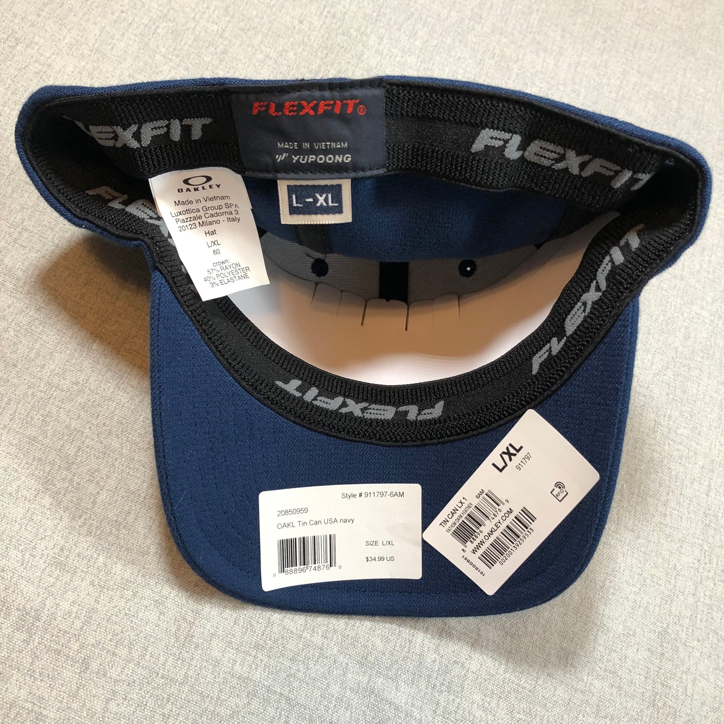 OAKLEY Hat Classic Flex Fit Fitted Stretch Hat L/XL Blue USA American Flag Logo NEW with tags
