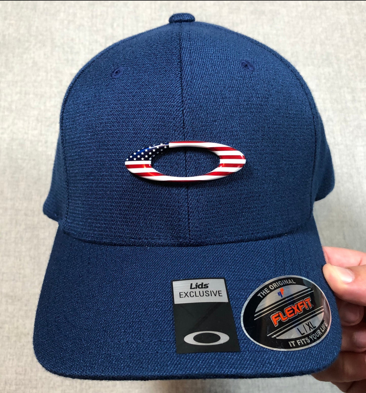 OAKLEY Hat Classic Flex Fit Fitted Stretch Hat L/XL Blue USA American Flag